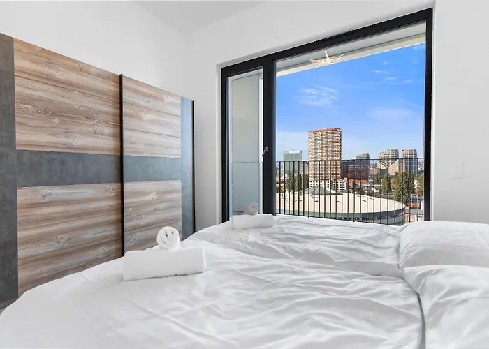 Apt W Downtown View & Garage Parking
